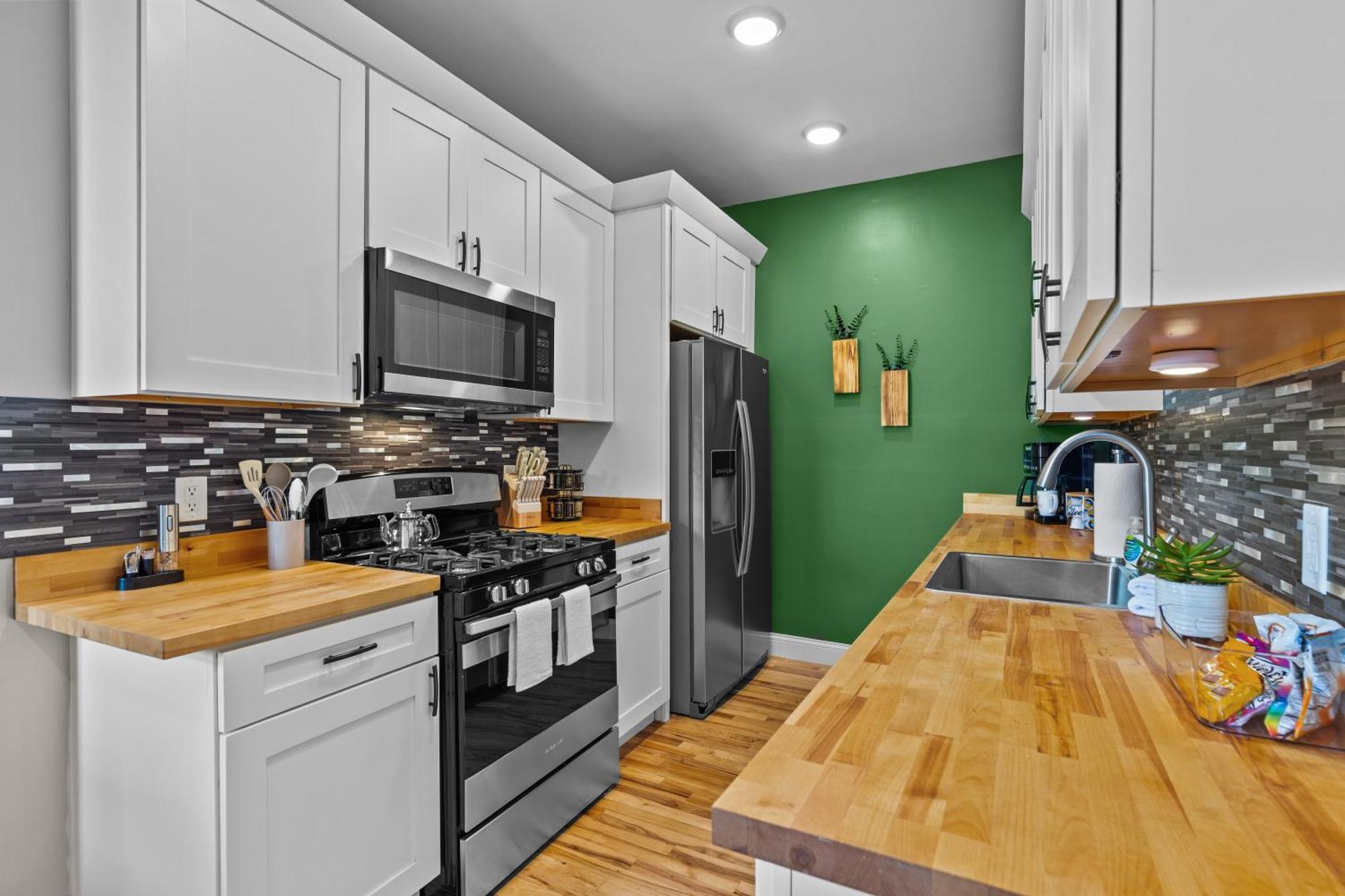 West End Whimsy | Jz Vacation Rentals Tower Grove Eksteriør billede